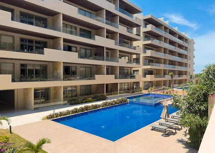 Bright Coastal With Ocean-view Balcony, Gym, Pools, Bbq & Kid's Park Cabo San Lucas